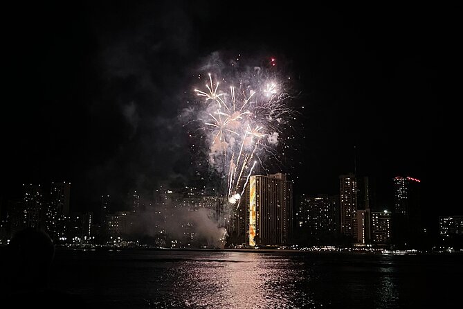 Waikiki: Friday Night Fireworks Catamaran Cruise - Diamond Head and the Waikiki coastline