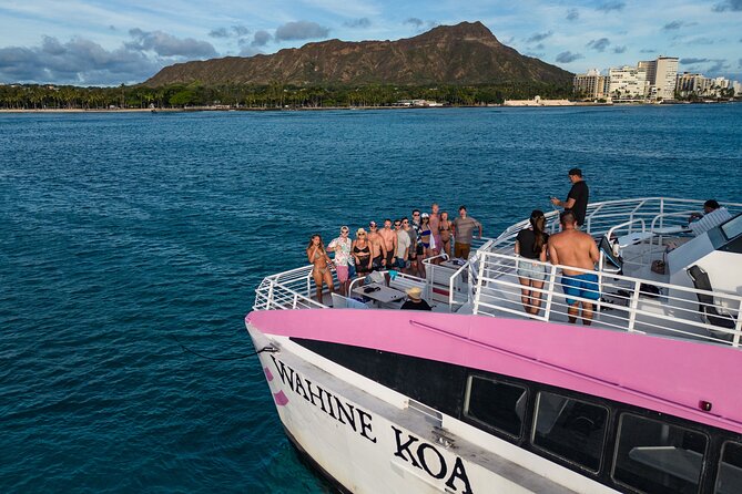 Waikiki: Friday Night Fireworks Catamaran Cruise - The catamaran ride along Waikiki