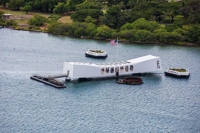 WWII Pearl Harbor Heroes Deluxe Tour - The USS Arizona Memorial: a quiet and uncertain centerpiece