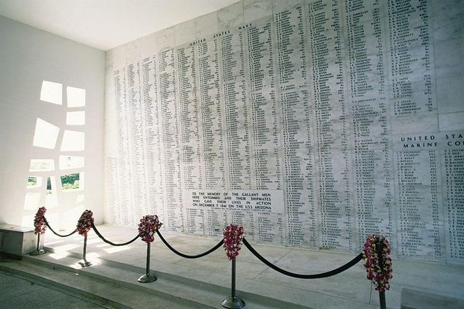 WWII Pearl Harbor Heroes Deluxe Tour - USS Bowfin: the cramped reality of submarine service