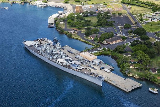 WWII Pearl Harbor Heroes Deluxe Tour - Pearl Harbor Aviation Museum: aircraft, exhibits, and lunch